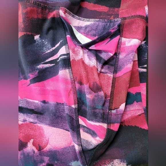 LIVI Active High-Rise Moisture Wicking Capri Legging with Pockets - Size 18/20 - Picture 6 of 7